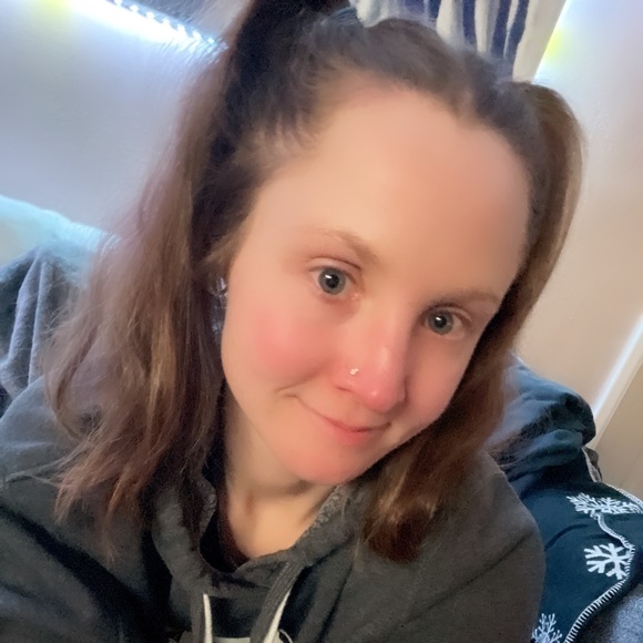 Meet your Posher, Hannah - Picture 2 of 3